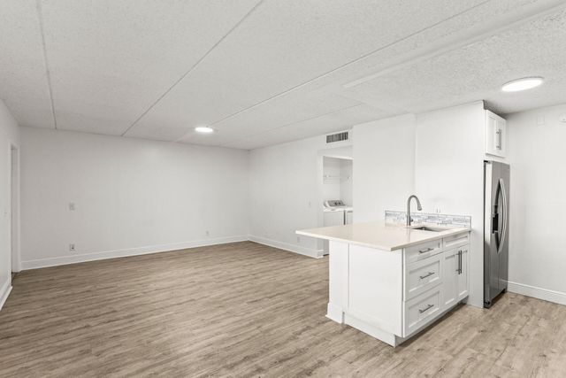 507 Meadows Circle, Boynton Beach, FL 33436