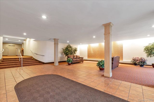 490 Atlantic Avenue 114, East Rockaway, NY 11518
