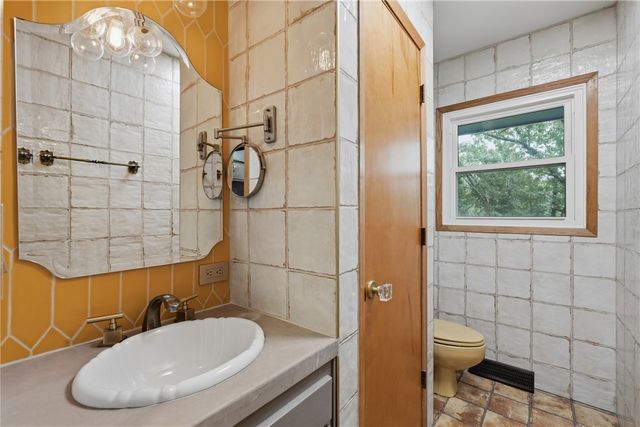 71 Parkway, Eureka Springs, AR 72632