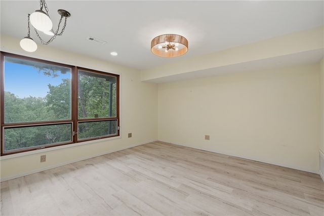 71 Parkway, Eureka Springs, AR 72632