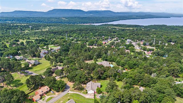 2920 Highland Drive, Russellville, AR 72802