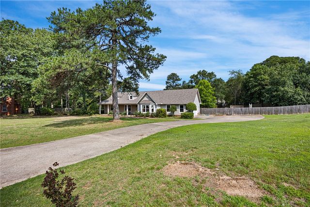 2920 Highland Drive, Russellville, AR 72802