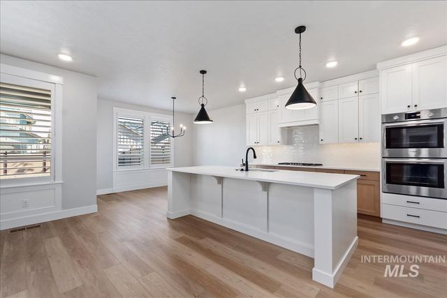 2210 N Buhrstone Ave, Eagle, ID 83616