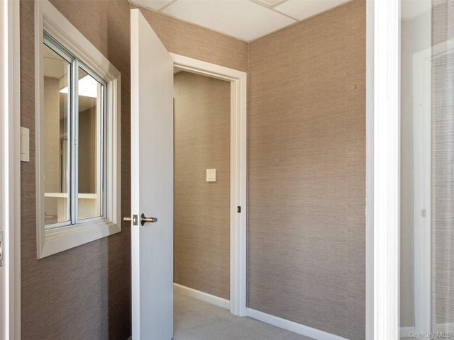 215 Willis Avenue 1st Fl, Mineola, NY 11501