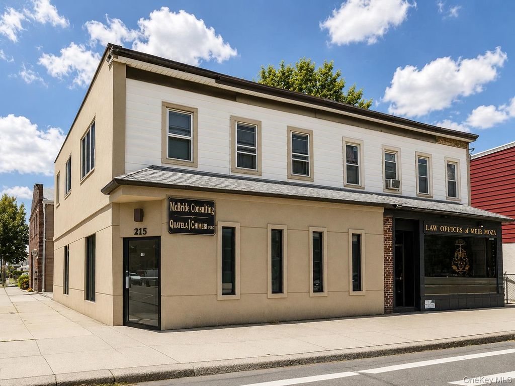 215 Willis Avenue 1st Fl, Mineola, NY 11501