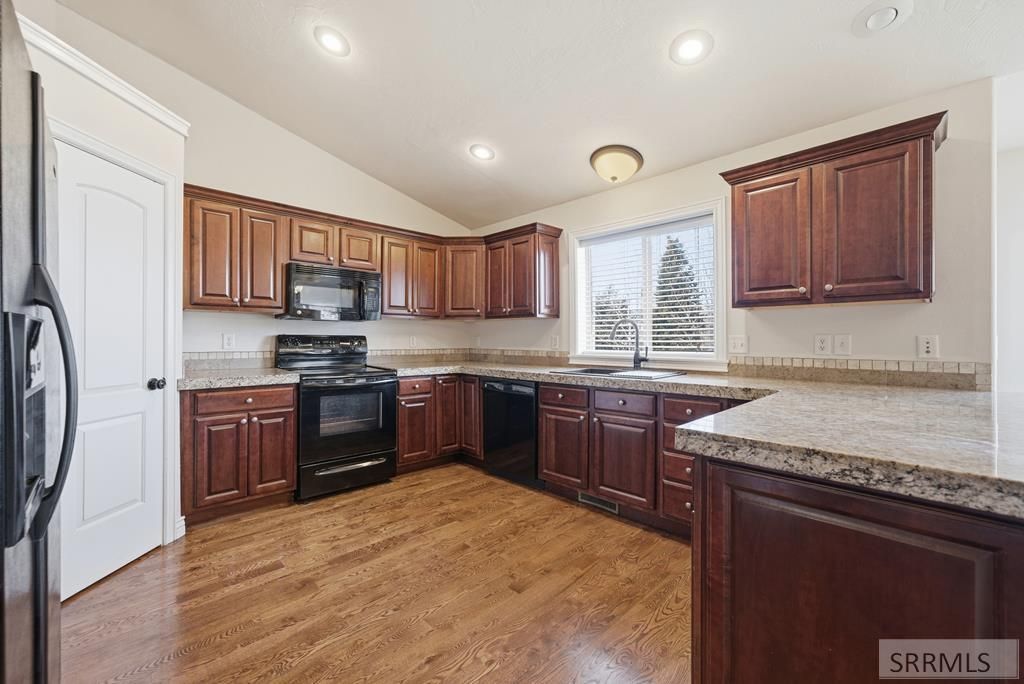 Image 5 of property listing at 614 Eaglewood Drive, Rexburg, ID 83440