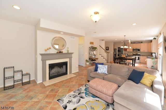 21 Split Rock Rd, North Haledon Boro, NJ 07508