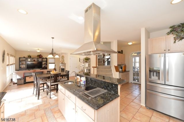 21 Split Rock Rd, North Haledon Boro, NJ 07508