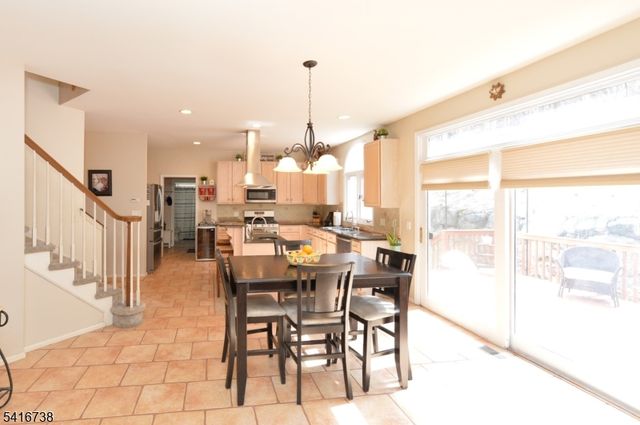 21 Split Rock Rd, North Haledon Boro, NJ 07508