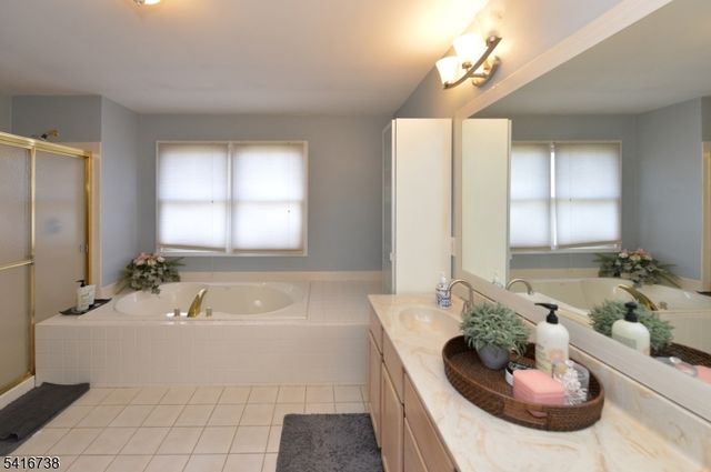 21 Split Rock Rd, North Haledon Boro, NJ 07508