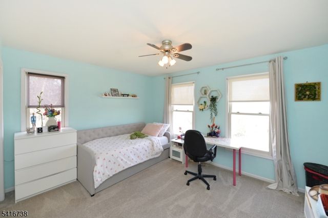 21 Split Rock Rd, North Haledon Boro, NJ 07508