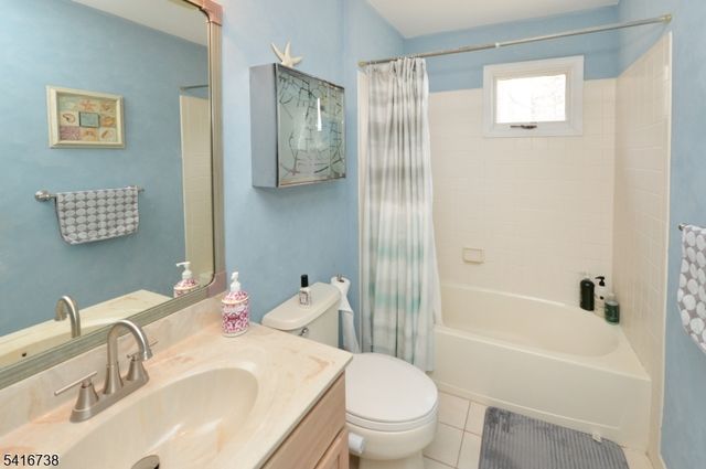 21 Split Rock Rd, North Haledon Boro, NJ 07508