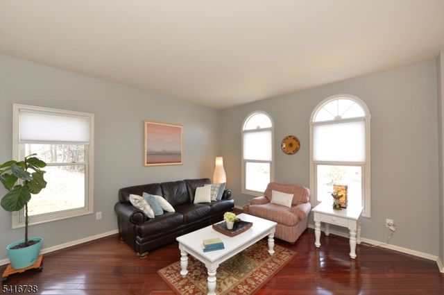 21 Split Rock Rd, North Haledon Boro, NJ 07508