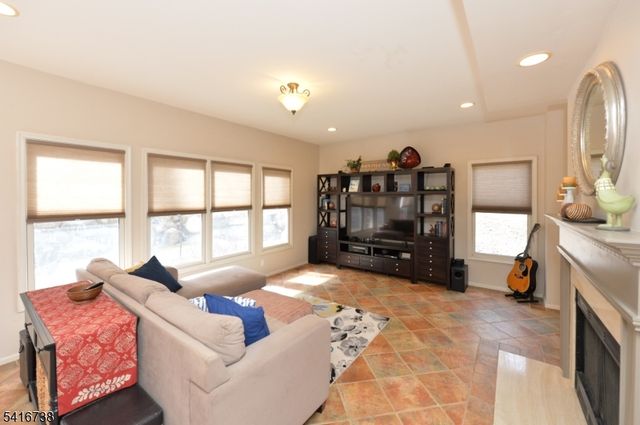 21 Split Rock Rd, North Haledon Boro, NJ 07508