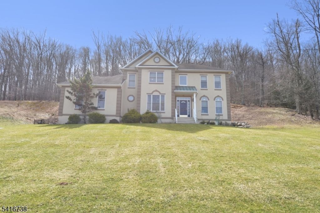 21 Split Rock Rd, North Haledon Boro, NJ 07508