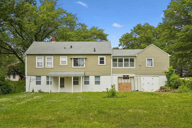 716 W 18th Street, Cedar Falls, IA 50613