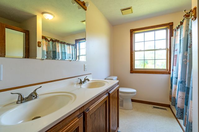 5506 County Road 9100, West Plains, MO 65775