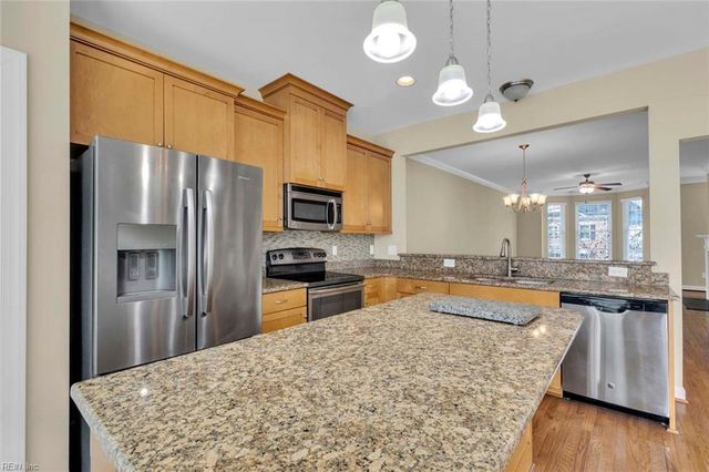 112 Peyton Randolph DR, Yorktown, VA 23692