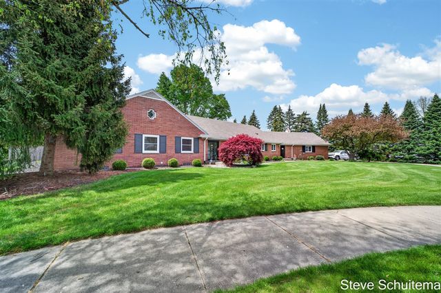 3109 S Bluff Court, Hudsonville, MI 49426