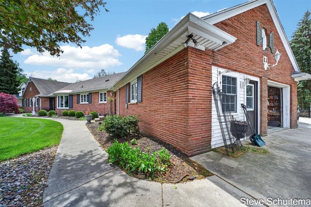 3109 S Bluff Court, Hudsonville, MI 49426