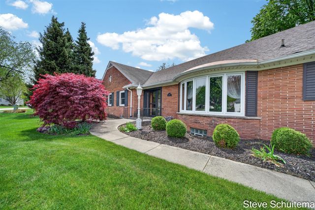 3109 S Bluff Court, Hudsonville, MI 49426
