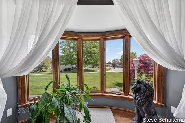 3109 S Bluff Court, Hudsonville, MI 49426
