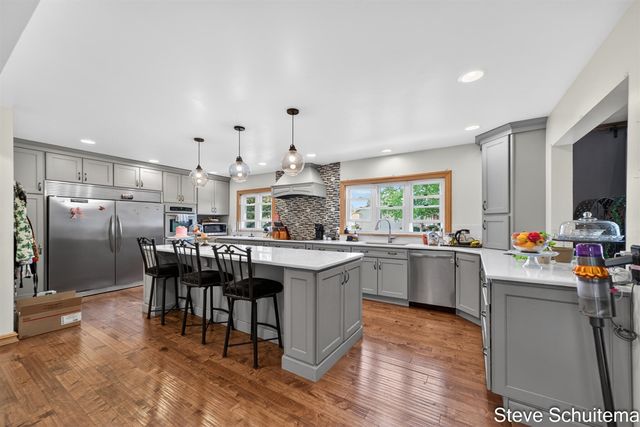 3109 S Bluff Court, Hudsonville, MI 49426