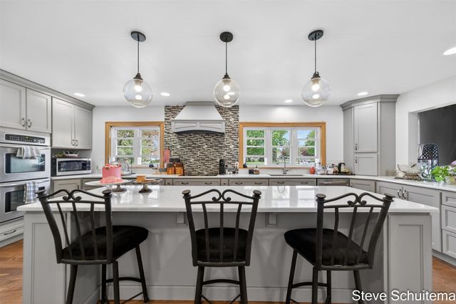 3109 S Bluff Court, Hudsonville, MI 49426