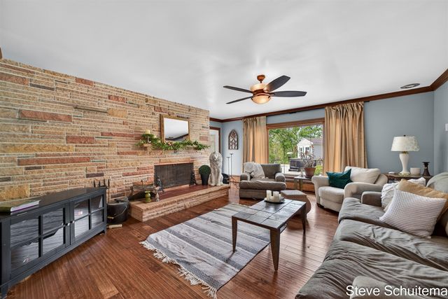3109 S Bluff Court, Hudsonville, MI 49426