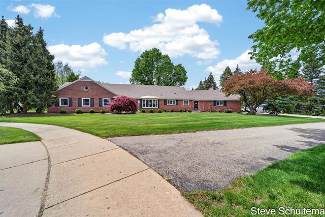 3109 S Bluff Court, Hudsonville, MI 49426