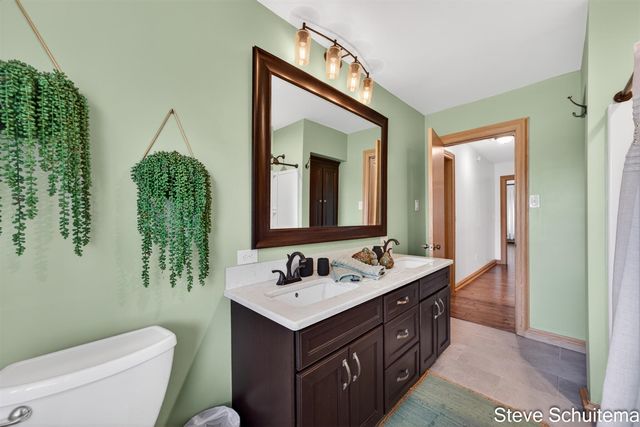 3109 S Bluff Court, Hudsonville, MI 49426