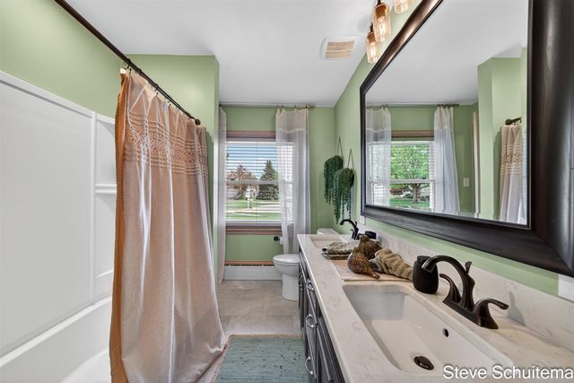 3109 S Bluff Court, Hudsonville, MI 49426