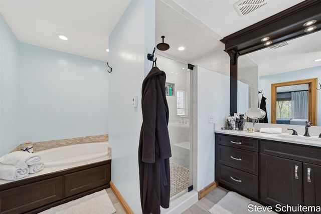 3109 S Bluff Court, Hudsonville, MI 49426