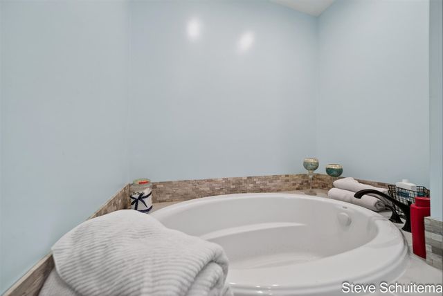 3109 S Bluff Court, Hudsonville, MI 49426