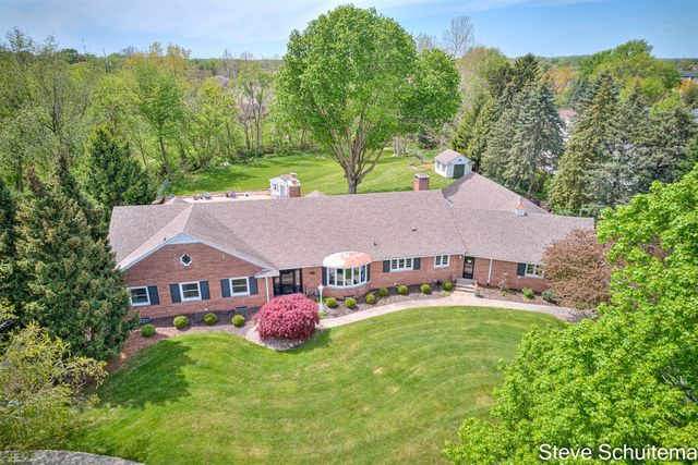 3109 S Bluff Court, Hudsonville, MI 49426