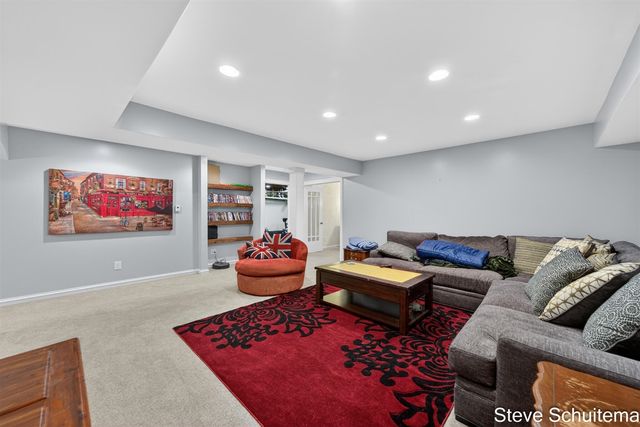 3109 S Bluff Court, Hudsonville, MI 49426