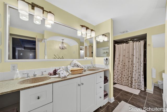 3109 S Bluff Court, Hudsonville, MI 49426