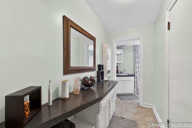 3109 S Bluff Court, Hudsonville, MI 49426