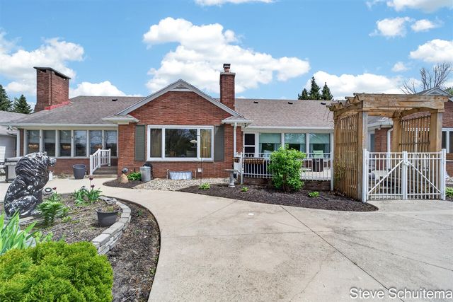 3109 S Bluff Court, Hudsonville, MI 49426