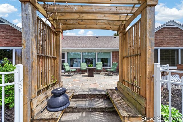 3109 S Bluff Court, Hudsonville, MI 49426