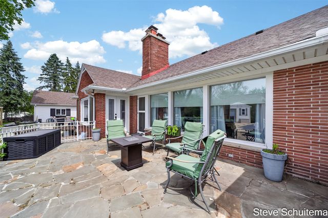 3109 S Bluff Court, Hudsonville, MI 49426