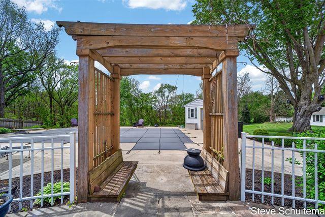 3109 S Bluff Court, Hudsonville, MI 49426