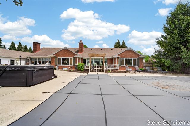 3109 S Bluff Court, Hudsonville, MI 49426