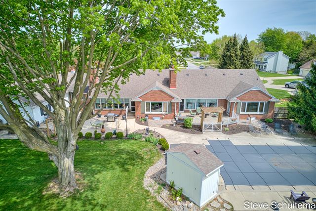 3109 S Bluff Court, Hudsonville, MI 49426