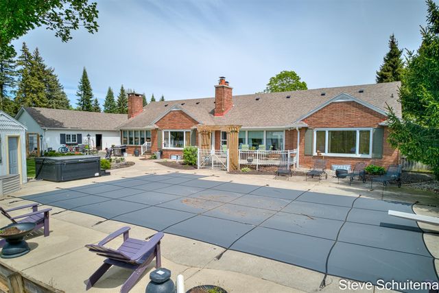 3109 S Bluff Court, Hudsonville, MI 49426