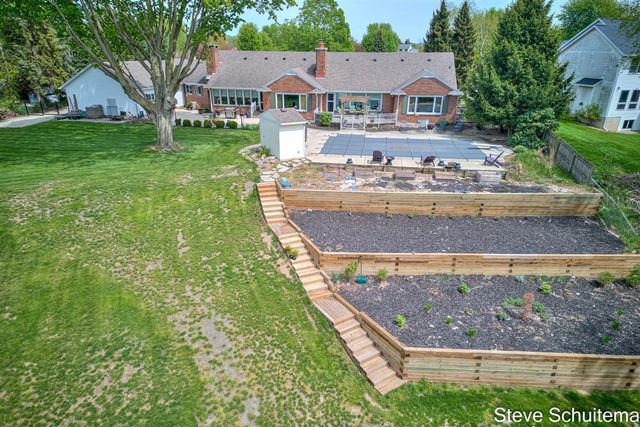 3109 S Bluff Court, Hudsonville, MI 49426