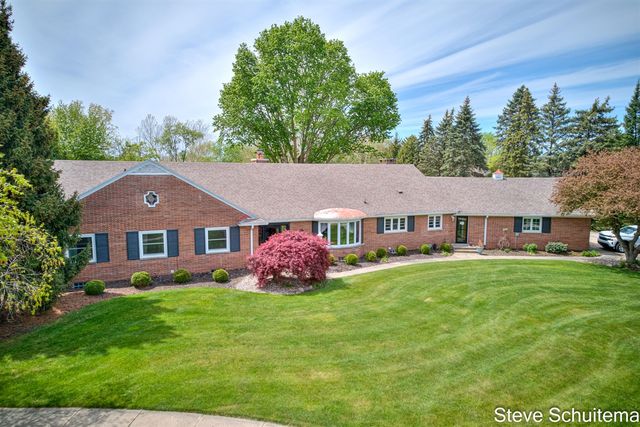 3109 S Bluff Court, Hudsonville, MI 49426