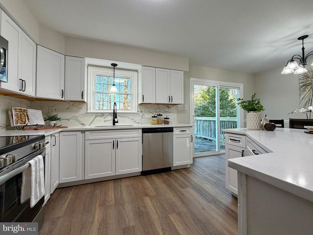 6887 KANGAROO DR, Waldorf, MD 20603