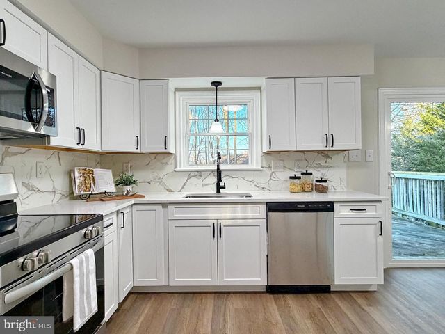 6887 KANGAROO DR, Waldorf, MD 20603