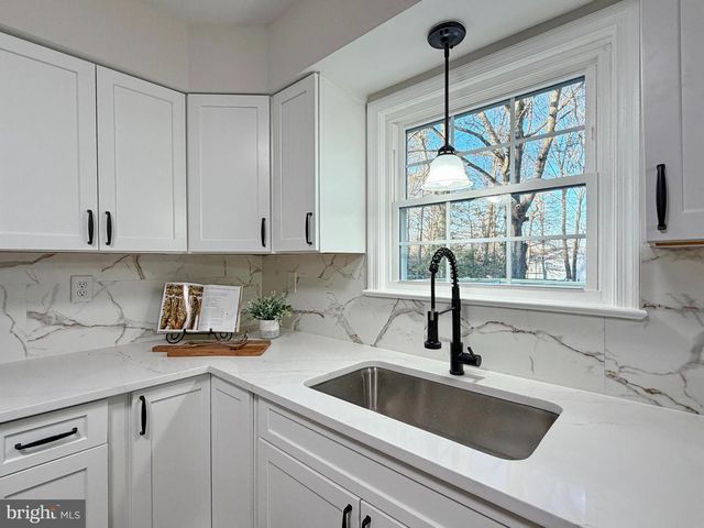 6887 KANGAROO DR, Waldorf, MD 20603